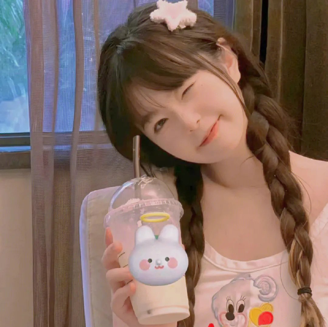 公寓里的两个女人